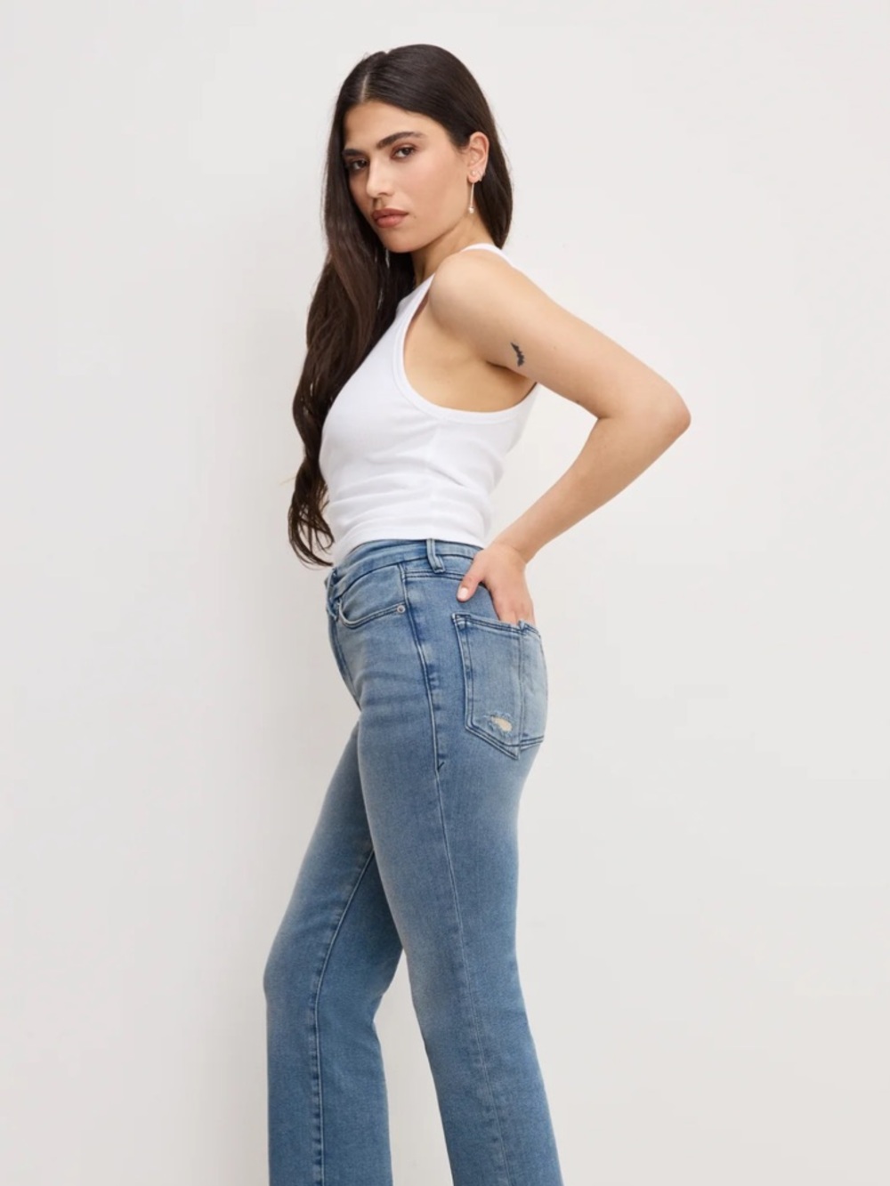 Good American Straight-Leg Jeans in Medium Blue Wash frayed Hem size 4/27 - Picture 2 of 8